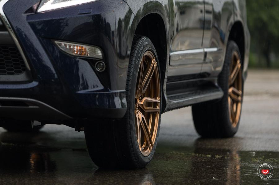 Детали экстерьера Lexus GX460 on Vossen Wheels (HC-1.6) 2017 года  (фото 5 из 34)